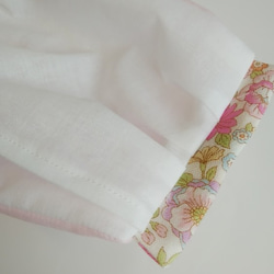 少し大きめ⭐ふっくらマスク　パステル　淡いローズ　白地にお花　フィルターポケット付き　ダブルガーゼ　　 4枚目の画像