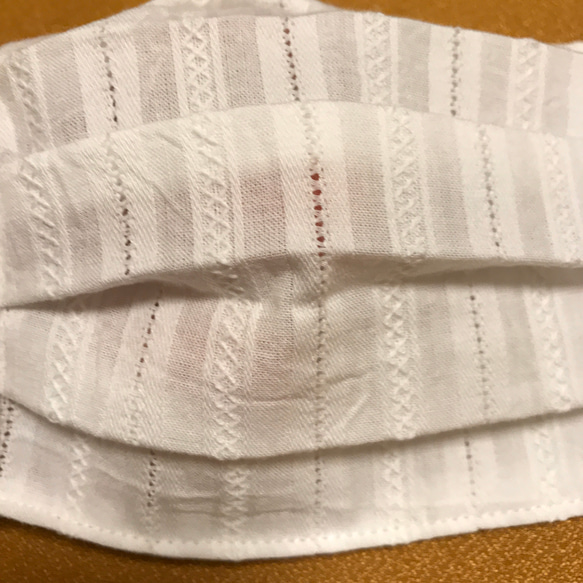 【送料無料】織物 秋冬　マスクカバー 白　ふわふわ 3枚目の画像