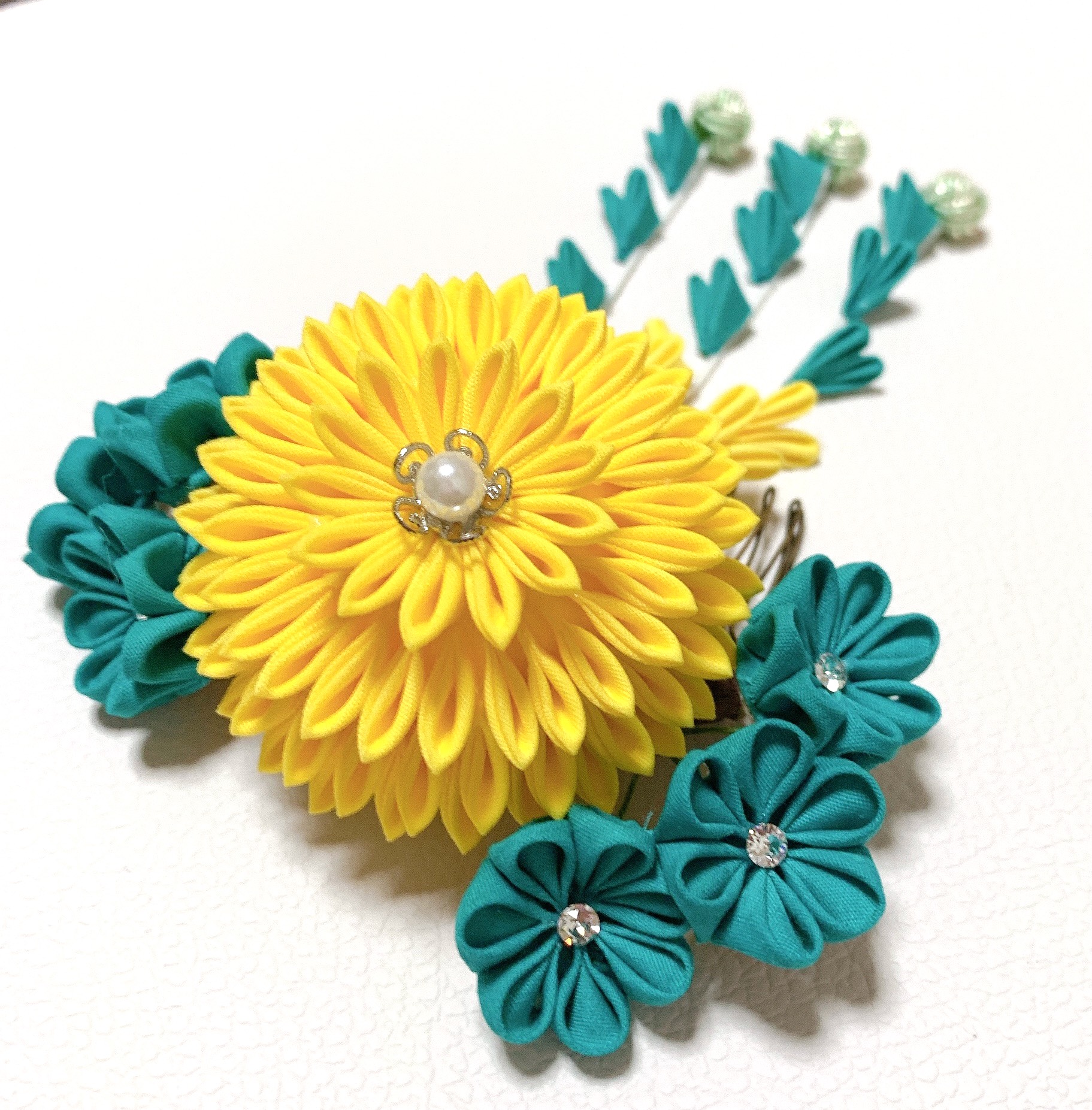 つまみ細工❤︎髪飾り　イエロー×グリーン 5,100円