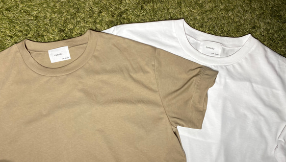 変形トップス　スリット後タックTシャツ　着回し最高　お出かけ便利な綿１００％Tシャツ　ベージュ 9枚目の画像