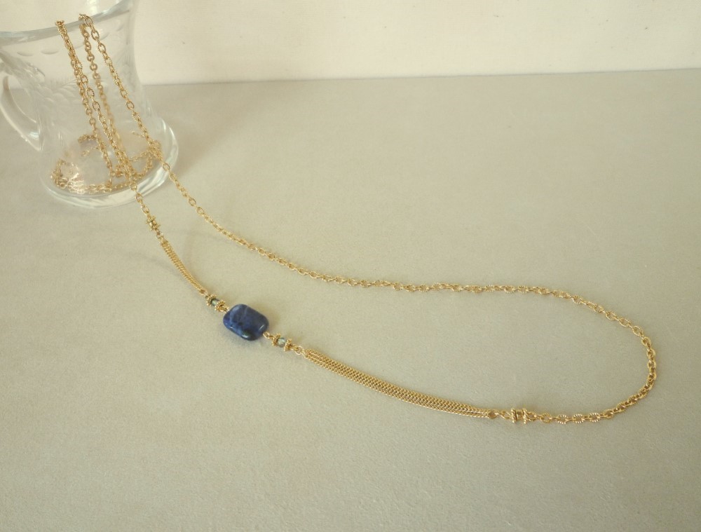 ソーダライトのロングネックレス