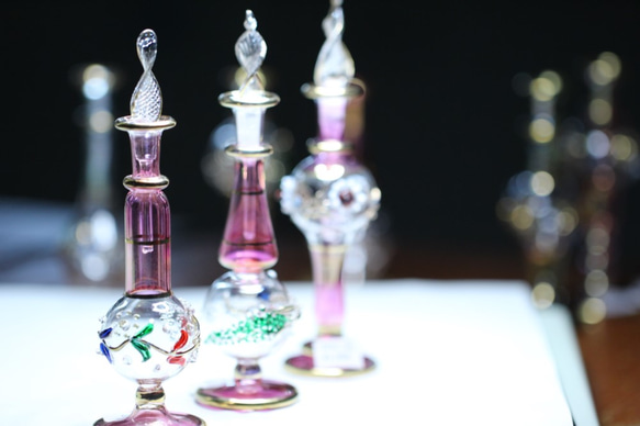 3本セット 「ピンク系のエジプトガラス　デコラ」　送料無料　クレオパトラ　ミニボトル　香水瓶　パフュームボトル 3枚目の画像