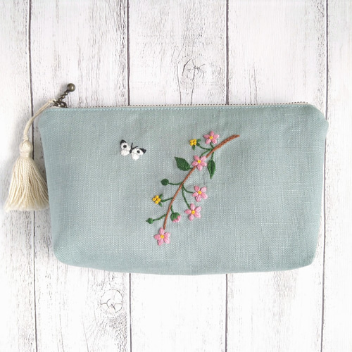 木苺の花とちょうちょ* 手刺繍入リネンポーチ Mサイズ ポーチ