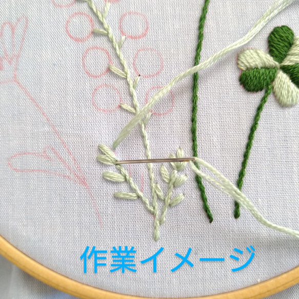 ボタニカルの刺繍枠キット(ノラニンジンとモンシロチョウ)　*12cm枠* 13枚目の画像