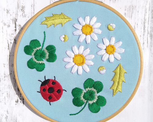 てんとう虫とクローバーの刺繍枠キット *12cm枠* キット