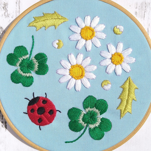 てんとう虫とクローバーの刺繍枠キット *12cm枠* キット