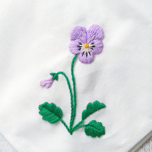 ビオラの花のハンカチ刺繍キット flowerハンカチキットシリーズ