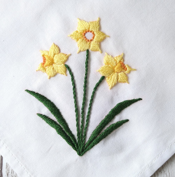 スイセンの花のハンカチ刺繍キット　　　　　　　flowerハンカチキットシリーズ 2枚目の画像