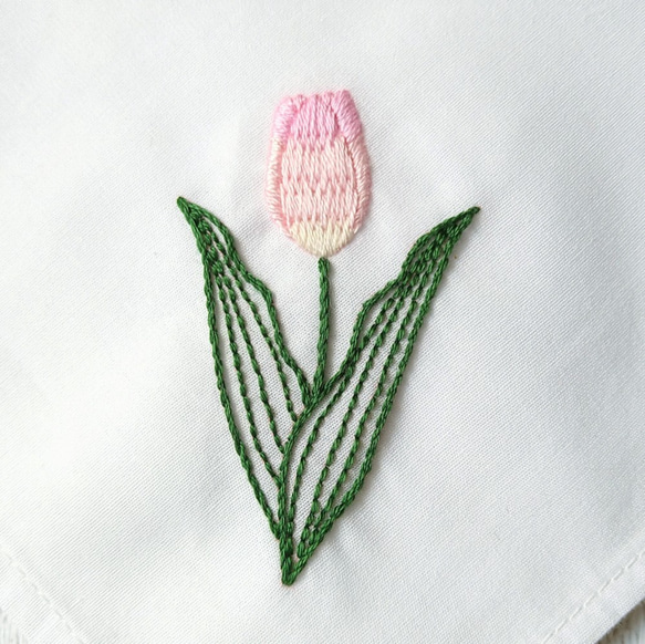 チューリップのハンカチ刺繍キット　　　　　　　flowerハンカチキットシリーズ 2枚目の画像