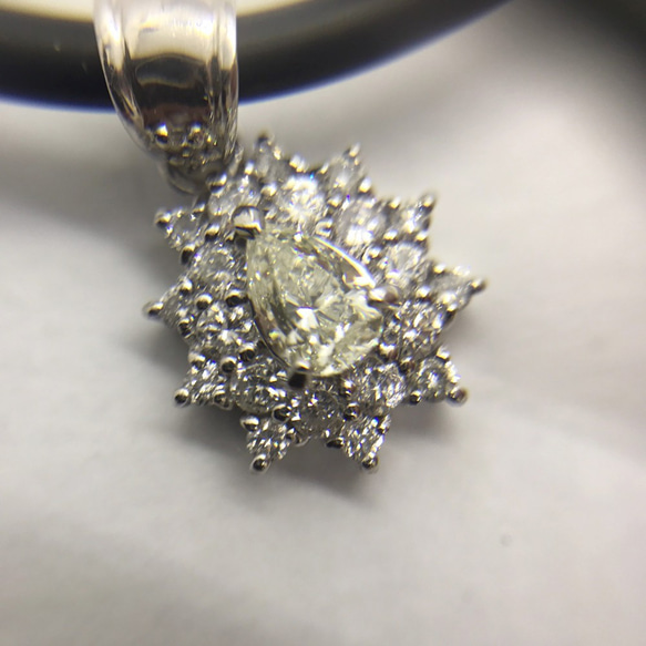 【卸価格SALE1点限定】大粒ペアシェイプダイヤモンドのペンダントネックレス(チョーカー付き) 5枚目の画像