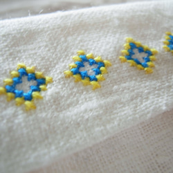 ポケットティッシュケース　ひし形　（黄色・青） 刺繍 子供用 3枚目の画像