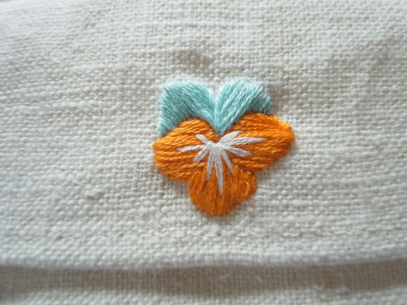 ポケットティッシュケース　パンジー（オレンジ）　刺繍 大人用 2枚目の画像