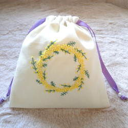 巾着 ミモザ 刺繍 紐（紫）パールビーズ 1枚目の画像