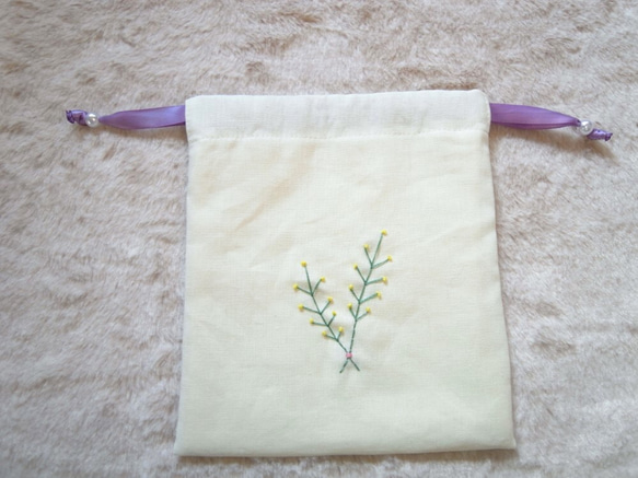 巾着 ミモザ 刺繍 紐（紫）パールビーズ 5枚目の画像