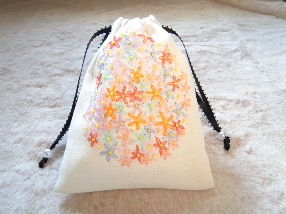 巾着袋　哺乳瓶ケース　お着替え袋　ヌビ　マーガレット刺繍　ハート刺繍