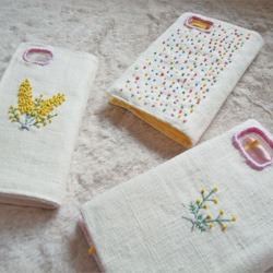 iPhone　携帯ケース　手帳型　麻　手刺繡　ミモザ 2枚目の画像