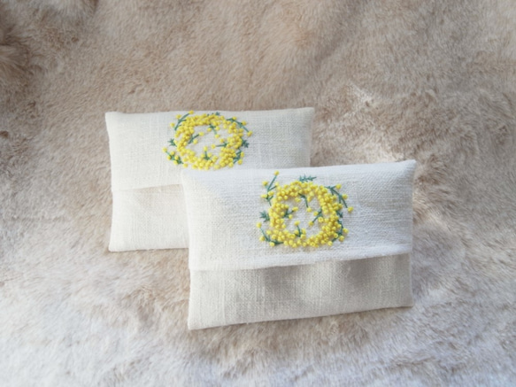 ポケットティッシュケース ミモザリース（明るい黄色）　刺繍 大人用 2枚目の画像