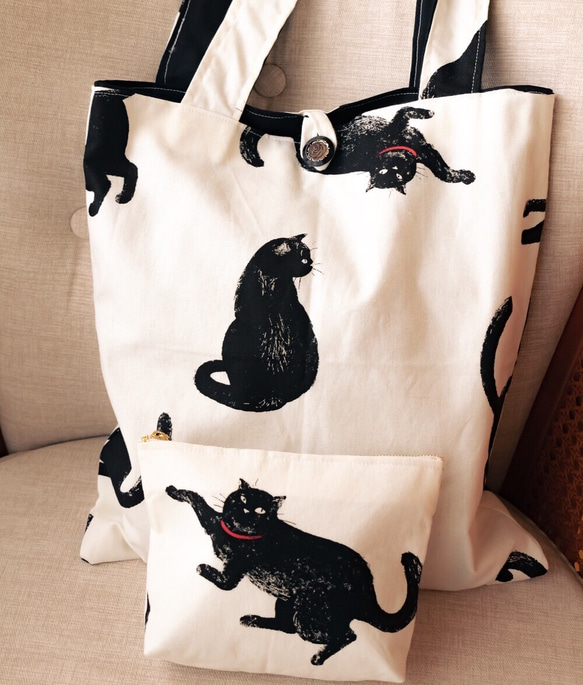 ◆冬のセール◆可愛い黒猫ちゃんのトートバッグとポーチの2点セット。猫柄・エコバッグ・肩掛けバッグ　おまけあり 1枚目の画像