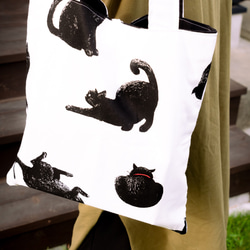 ◆冬のセール◆可愛い黒猫ちゃんのトートバッグとポーチの2点セット。猫柄・エコバッグ・肩掛けバッグ　おまけあり 2枚目の画像