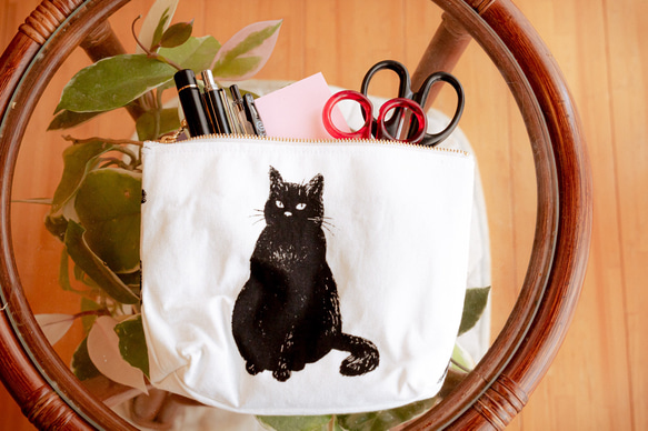 ◆冬のセール◆可愛い黒猫ちゃんのトートバッグとポーチの2点セット。猫柄・エコバッグ・肩掛けバッグ　おまけあり 4枚目の画像