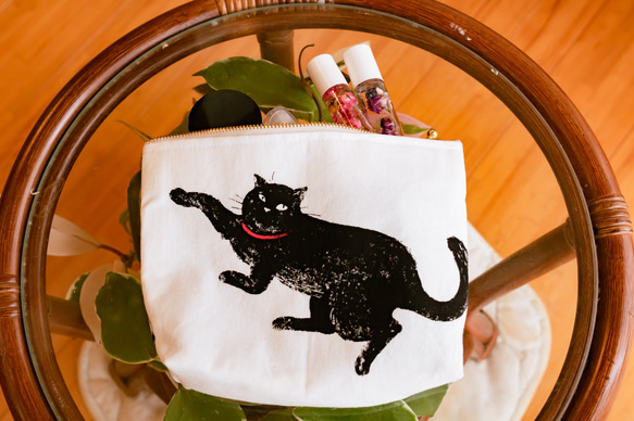 ◆冬のセール◆可愛い黒猫ちゃんのトートバッグとポーチの2点セット。猫柄・エコバッグ・肩掛けバッグ　おまけあり 5枚目の画像