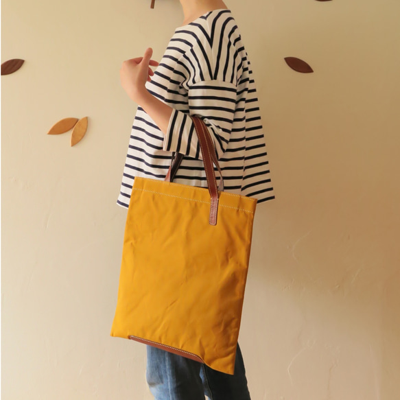 受注生産　Paraffin canvas flatbag　MUSTARD 1枚目の画像