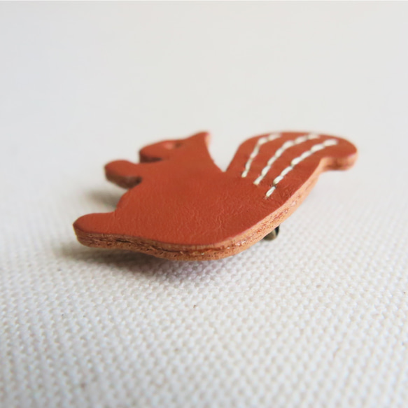 Leather brooch squirrel R.BROWN 第3張的照片