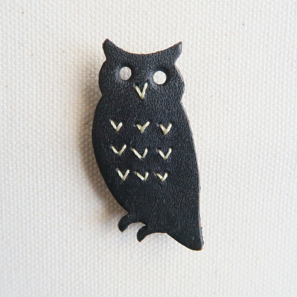 Leather brooch owl BLACK 第1張的照片