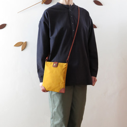 Paraffin canvas middle pochette MUSTARD 1枚目の画像