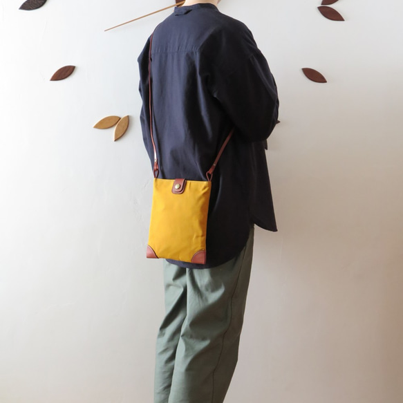 Paraffin canvas middle pochette MUSTARD 2枚目の画像