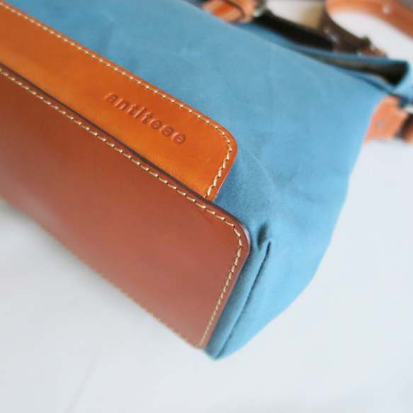 Paraffin canvas messenger bag BLUE 3枚目の画像