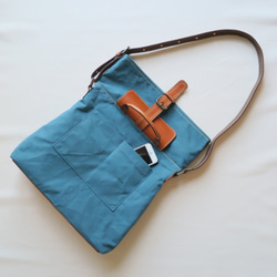 Paraffin canvas messenger bag BLUE 5枚目の画像