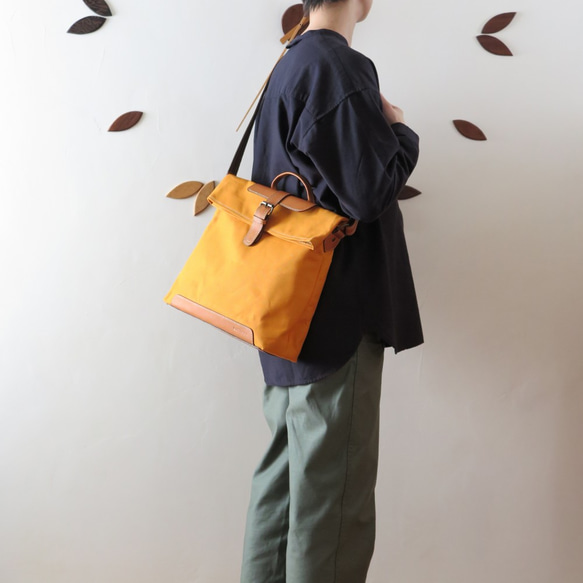 Paraffin canvas messenger bag ORANGE 1枚目の画像