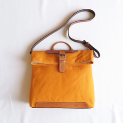 Paraffin canvas messenger bag ORANGE 2枚目の画像