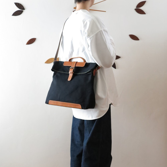 受注生産　Paraffin canvas messenger bag BLACK 1枚目の画像