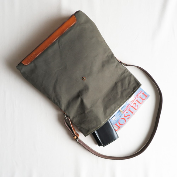 受注生産　Paraffin canvas messenger bag OLIVE 10枚目の画像