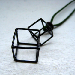 漆 cube necklace [漆黒] 1枚目の画像