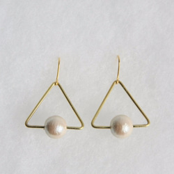 ◼︎片耳◼︎ sankaku pearl pierce [VP-031k] 1枚目の画像