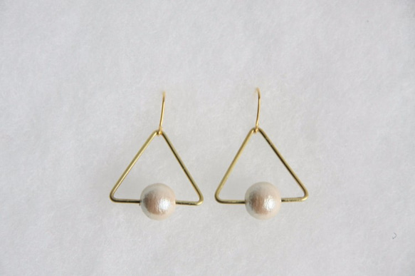 ◼︎片耳◼︎ sankaku pearl pierce [VP-031k] 1枚目の画像