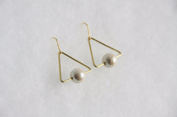 ◼︎片耳◼︎ sankaku pearl pierce [VP-031k] 2枚目の画像