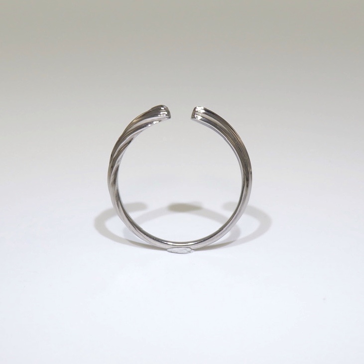 リングにもなるイヤーカフ 2WAY 「収束と発散」シャイニー 純チタン製