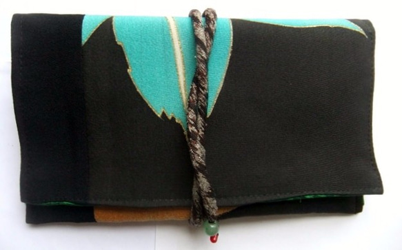 色留袖と黒の羽織で作った和風お財布　１４７ 1枚目の画像