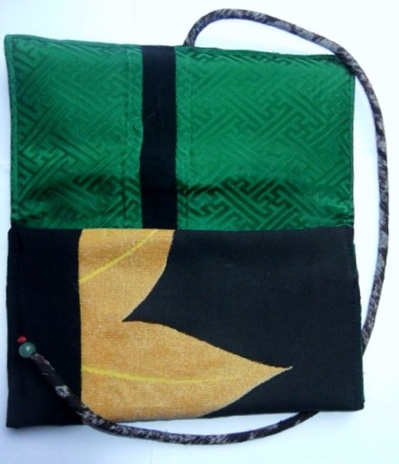 色留袖と黒の羽織で作った和風お財布　１４７ 3枚目の画像