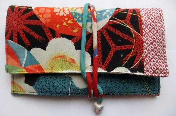 　絞りの羽織と花柄の着物で作った和風財布　３００ 1枚目の画像