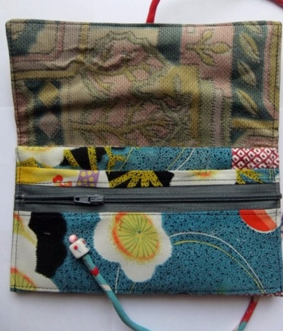 　絞りの羽織と花柄の着物で作った和風財布　３００ 3枚目の画像