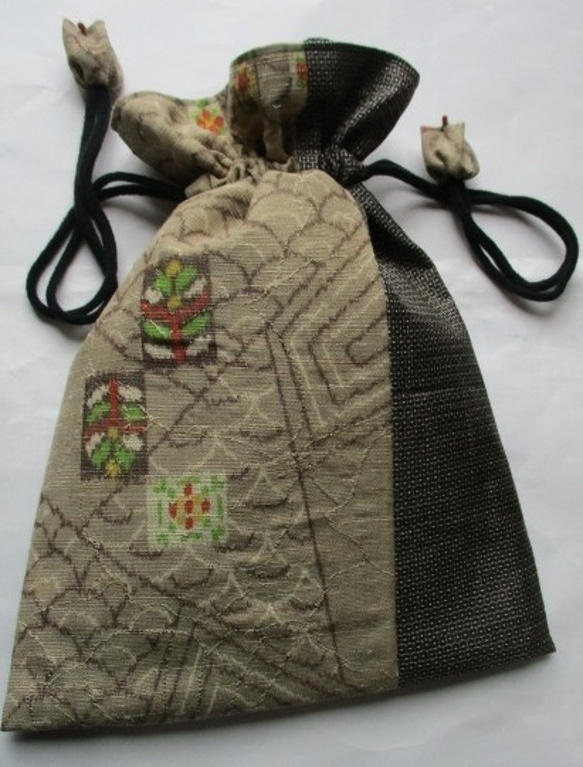 ５４８８　大島紬を組み合わせて作った巾着袋　＃送料無料 1枚目の画像