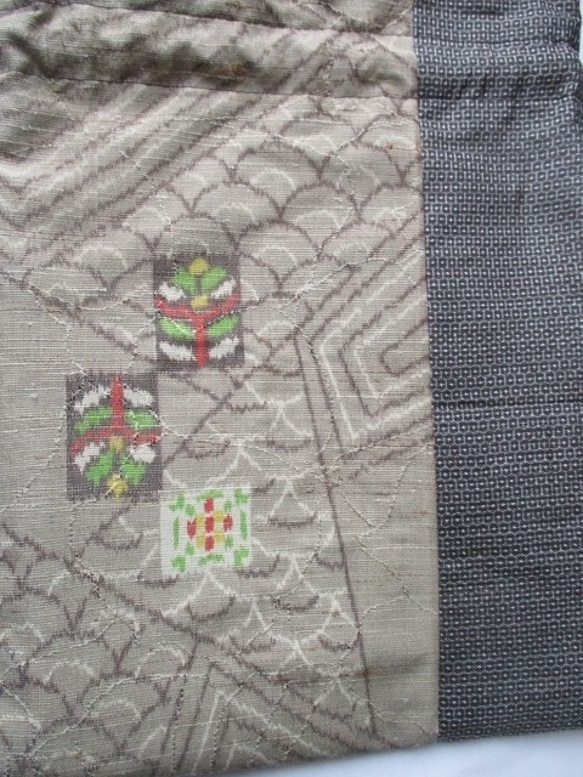 ５４８８　大島紬を組み合わせて作った巾着袋　＃送料無料 5枚目の画像
