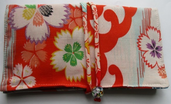 ５９２３　花柄の着物で作った和風財布・ポーチ　＃送料無料 1枚目の画像