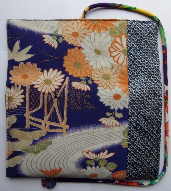 着物リメイク　絞りと花柄の着物で作った和風財布９３３ 5枚目の画像