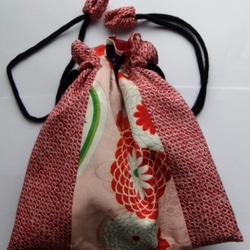 着物リメイク　錦紗縮緬と絞りで作った巾着袋　１１０９ 2枚目の画像